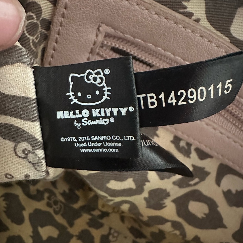 Women’s Loungefly loves Hello Kitty Purse - Picture 14 of 16
